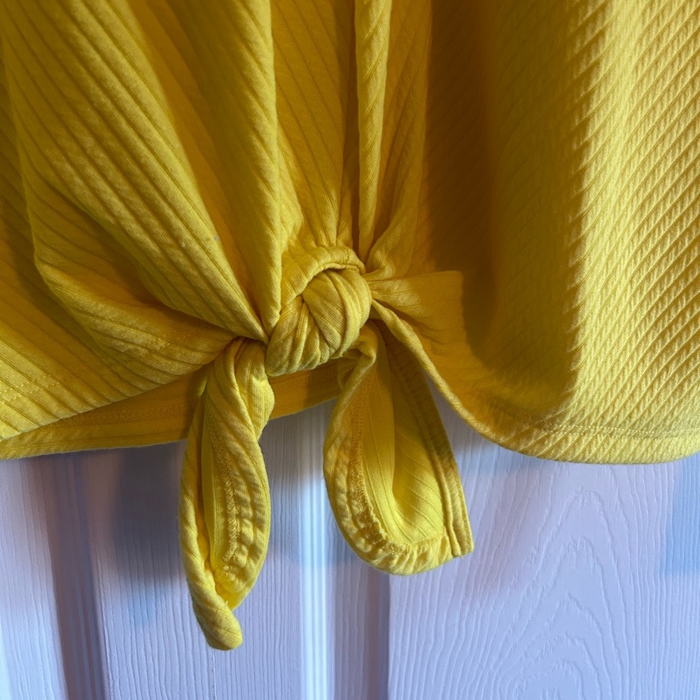 Yellow top - Picture 2 of 4